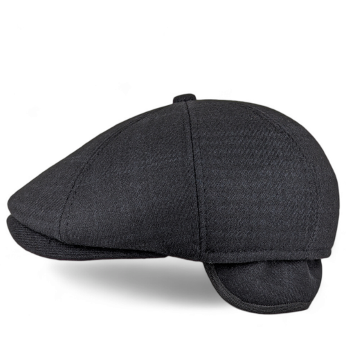 Eight-blade, black men's cap with a logo Eight-blade, black men's cap with a logo