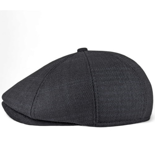 Eight-blade, black men's cap with a logo Eight-blade, black men's cap with a logo