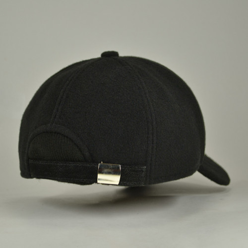 Winter cashmere baseball cap with a logo Winter cashmere baseball cap with a logo