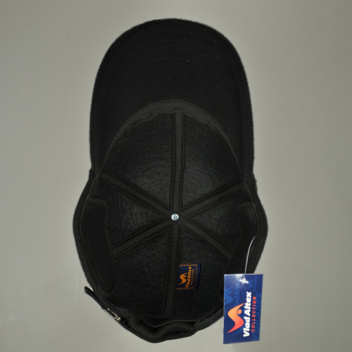 Winter cashmere baseball cap with a logo Winter cashmere baseball cap with a logo